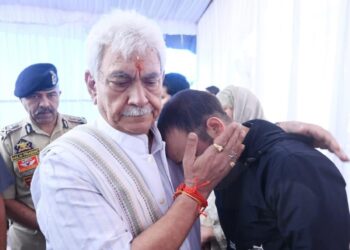 LG Manoj Sinha Visits Martyr HC Ashiq Hussain Qureshi’s Family, Assures Full Support