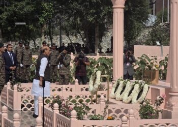 Rajnath Singh Leads Nation in Paying Tribute to Kargil Heroes at Drass War Memorial