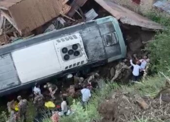 30 Amarnath Yatris Injured After Bus Plunges into Gorge in Gund Ganderbal