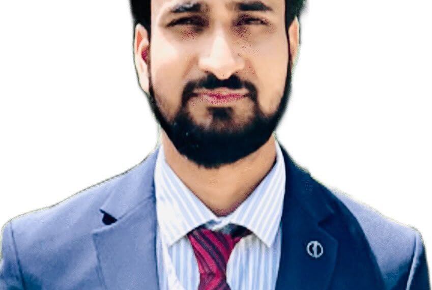 سیاسیات کے شعبے سے وابستہ ڈاکٹر زاہد نے تنازع، سرحدی معاشروں، سیاسی بیگانگی اور جموں و کشمیر کی محروم و حاشیائی برادریوں کے زندگی کے تجربات جیسے اہم موضوعات پر تحقیق کے ذریعے علمی میدان میں اپنی ایک نمایاں شناخت قائم کی ہے: