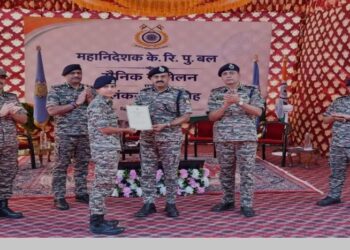 DG CRPF Reviews security of 118 Bn CRPF at Gund