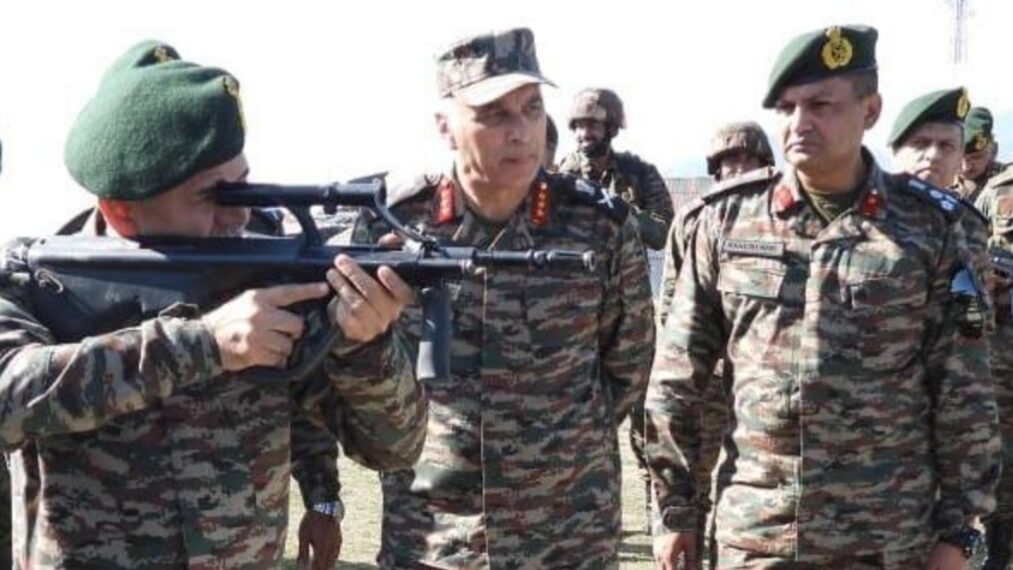 Army Chief visit Keran sector to review security situation along LoC