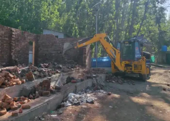Illegal structures of alleged drug peddler razed in Kulgam as anti-narcotics crackdown intensifies