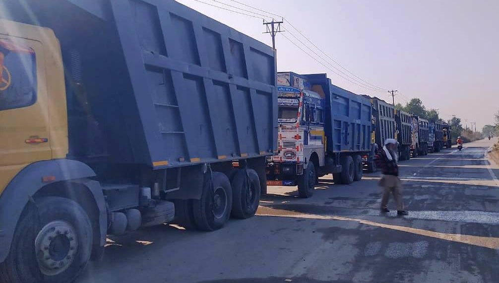 Kathua: 10 dumpers seized for illegal transportation of minor minerals
