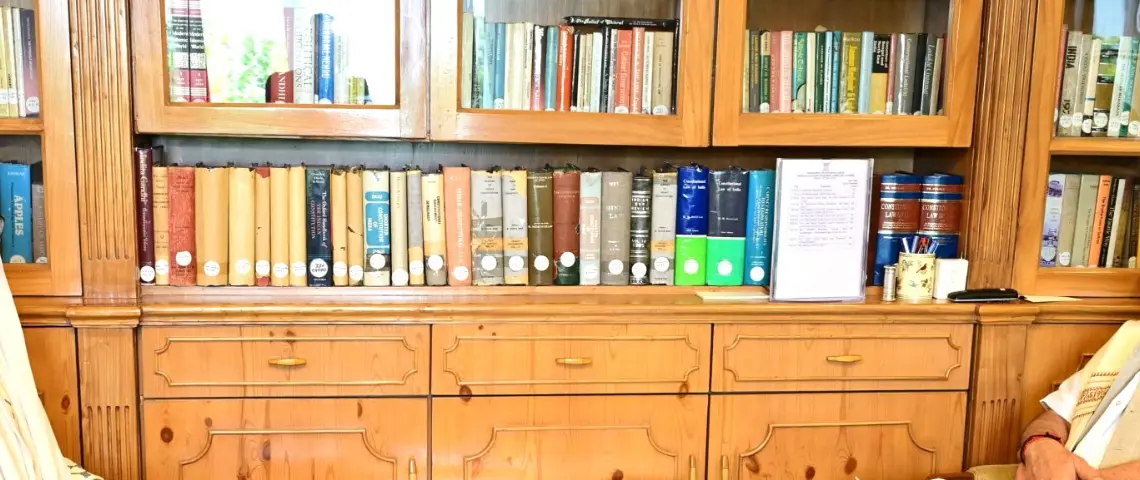 Waqf Board Chairperson Calls on LG Sinha