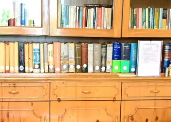 Waqf Board Chairperson Calls on LG Sinha