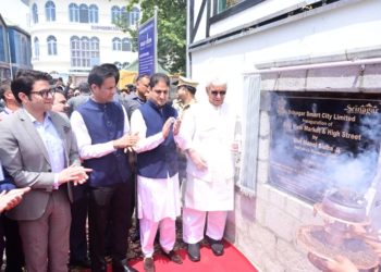 Lt Governor inaugurates three projects of Srinagar Smart City