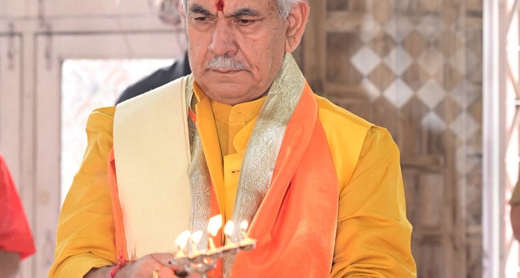 Lt Governor performs Pujan of Shri Amarnathji Chhari Mubarak