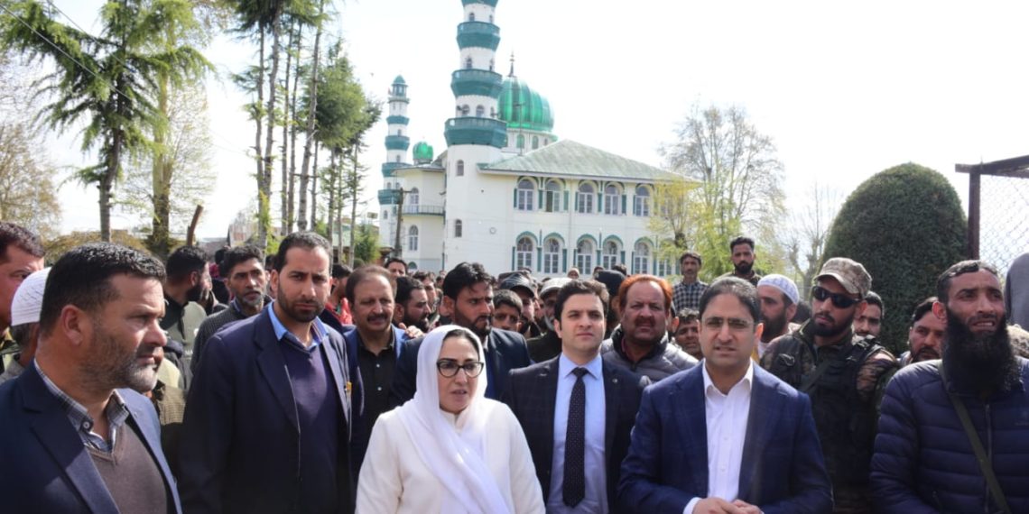 Mayor, Chairperson Waqf Board reviews Ramadan arrangements in Shrines of Srinagar