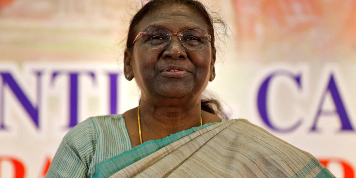 ان جنگجوؤں کی یاد میں جھکیں جنہوں نے اپنی جانوں کا نذرانہ دے کر فتح کی راہ ہموار کی: پریز مرمو کارگل دیوس پر