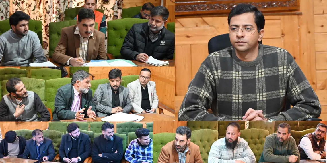 DEO Shopian holds interaction session with representatives of political parties