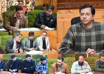 DEO Shopian holds interaction session with representatives of political parties