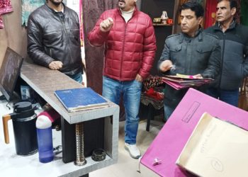 Quality Control wing of Handicrafts Deptt conducts inspection drive of Handicraft dealers