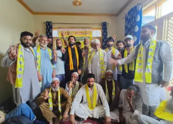 SBSP Leaders Visit Defunct PHC in Dagarpora Sopore, Demand Immediate Government Intervention