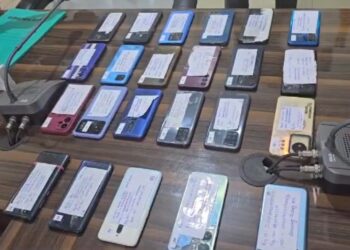 J&K POLICE RECOVERED 23 LOST ANDROID PHONES WORTH  Rs. 4,02331/- HANDED OVER TO THEIR RIGHTFUL OWNERS