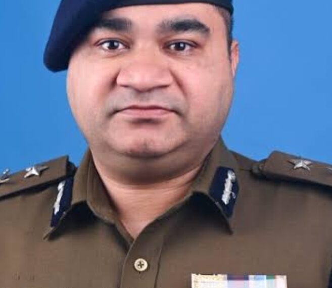 Three soldiers, one policeman injured in Kulgam encounter, Ops on: IGP Kashmir V. K Birdi