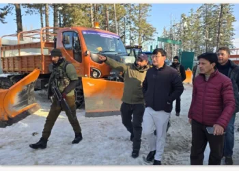 Ensuring Smooth Winter Services: DC Baramulla Reviews Snowfall Response Mechanism in Tangmarg