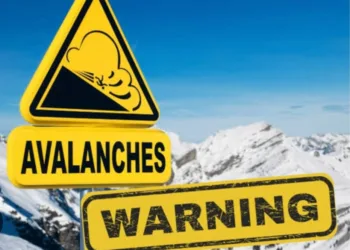 Avalanche Alert Issued in Ganderbal; Public Advised to Stay Away from Higher Reaches