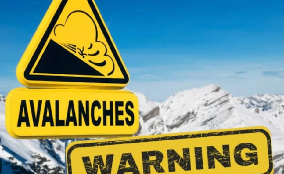 Avalanche Alert Issued in Ganderbal; Public Advised to Stay Away from Higher Reaches