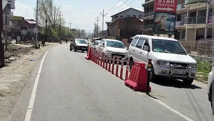 One-Way Traffic System Introduced in Sopore Town on Trial Basis to Ease Congestion