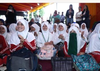 Rakesh Bedi Steals Spotlight, Kashmir’s Women Changemakers Inspire at Chinar Book Festival