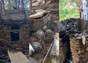 کلاروس کپواڑہ میں بھیانک۔آتشزدگی، دو منزلہ رہائشی مکان مکمل طور خاکستر  لاکھوں کا نقصان، متاثرہ خاندان نے انتظامیہ سے امداد فراہم کرنے کی اپیل کی.