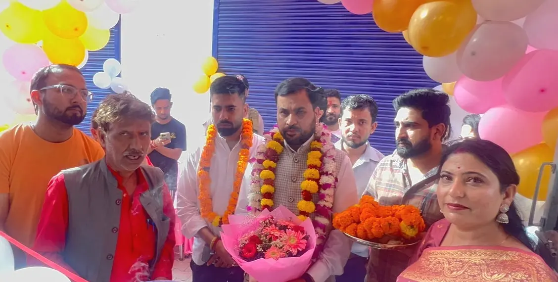 Vishal Chopra Inaugurates Kotwal Collection at Janipur, Jammu.