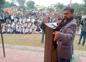 Satish Sharma pays surprise visit to Balgran, Muskan Home