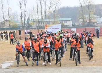 CYCLING SPECTACLE ALONG THE BANKS OF JHELUM
