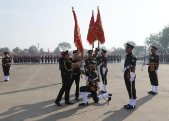 Army chief presents President Colours to 4 Battalions of Mechanised Infantry