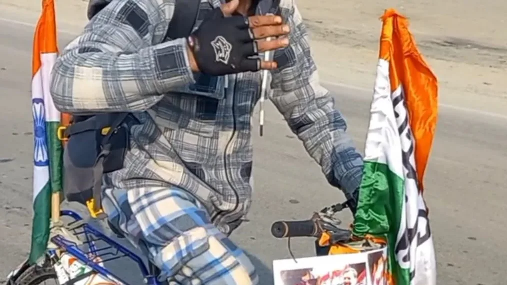 Youth from Bandipora, Kashmir Embarks on Barefoot Bicycle Journey to Meet Rahul Gandhi