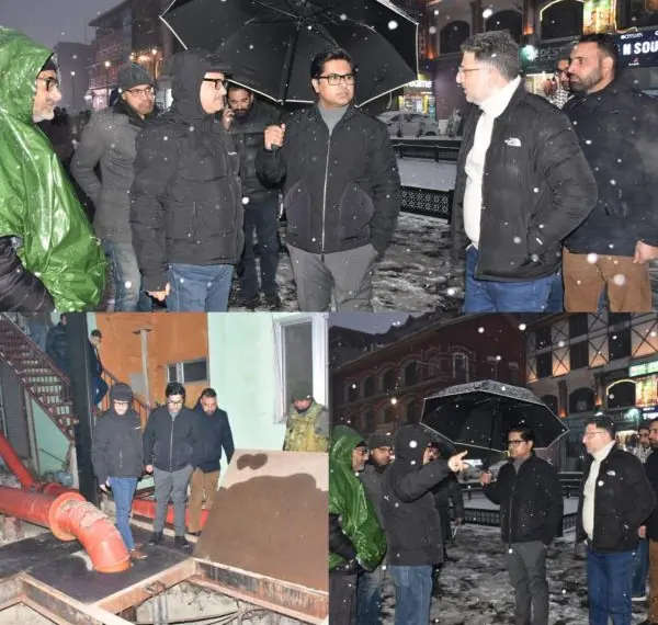 Commissioner SMC Inspects Snow Clearance and Dewatering Operations in Srinagar