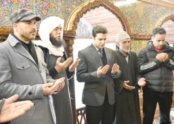 DC Kulgam Visits Ziyarat Shareef Mir Syed Hussain Simnani RA