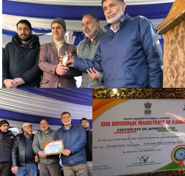 کرناہ انتظامیہ نےصحافی پیرزادہ سعید اعزاز سے نوازہ