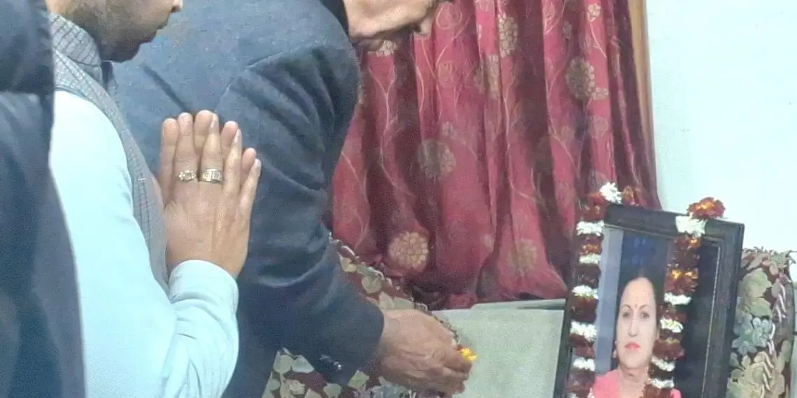 Ghulam Nabi Azad visits Vishal Chopra Residence ,Offers Condolence