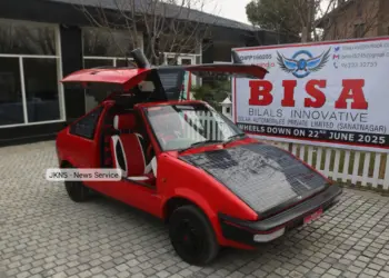 بھارت میں اپنی نوعیت کی پہلی سولر کار ایجاد