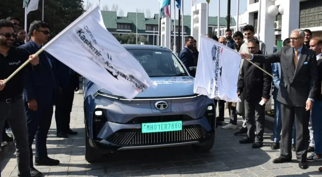 CM Omar Abdullah flags off K2K EV Drive from the SKICC