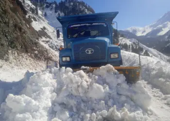 Prolonged Road Blockade in Karnah Triggers Public Outcry