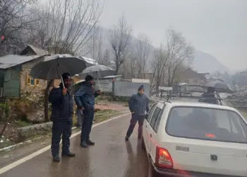 Traffic Police Karnah Ensures Road Safety Amid Heavy Rainfall