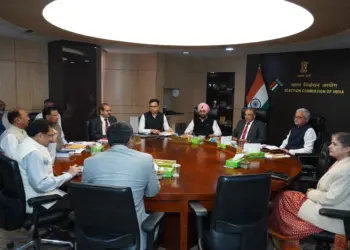 ووٹر شناختی کارڈ کو آدھار سے جوڑنے کا عمل قانونی دائرے میں ہوگا: الیکشن کمیشن