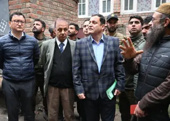 Javed Dar visits fire affected families in old town Baramulla, assures timely relief, rehabilitation