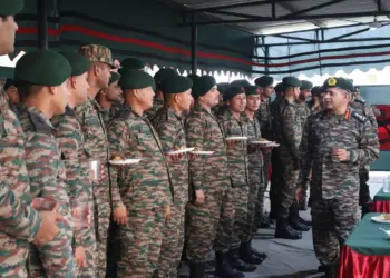 Army Chief Visits Western Front, Lauds Preparedness and Synergy at Vajra Corps