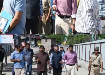 DC visits Shopian town, inspects ongoing development works
