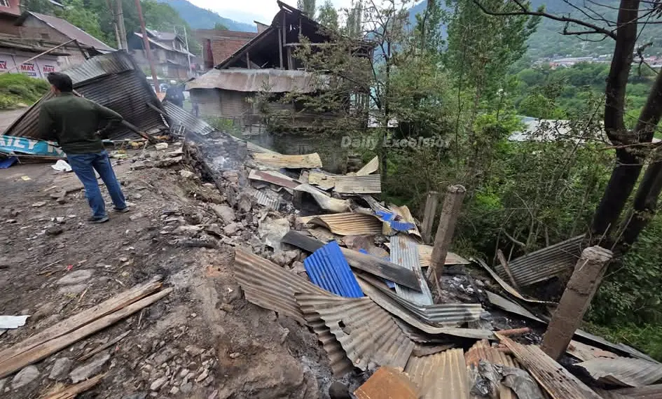 کرناہ میں قیامت خیز گولہ باری: سرحدی عوام بے یار و مددگار، تحفظ و امداد کی فوری اپیل.