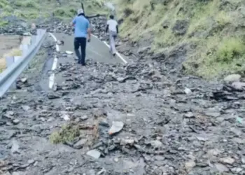 کرناہ کے متعدد علاقوں میں شدید موسمی قہر فصلیں تباہ، سڑکیں بند،مکانوں میں پانی گھس گیا