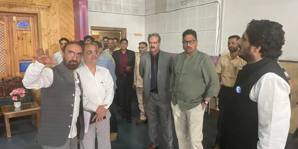 سکریٹری، وزارت اطلاعات و نشریات نے جموں و کشمیر میں میڈیا یونٹس کی کارکردگی کا جائزہ لیا