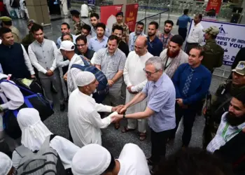 First Flight of 178 Hajj Pilgrims Lands in Srinagar, CM Omar Abdullah Receives Returnees