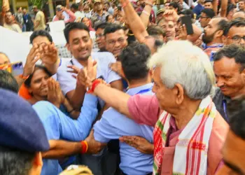 Amarnath Yatra-2025: LG Sinha visits Yatri Niwas at Bhagwati Nagar Jammu, reviews arrangements for Pilgrims