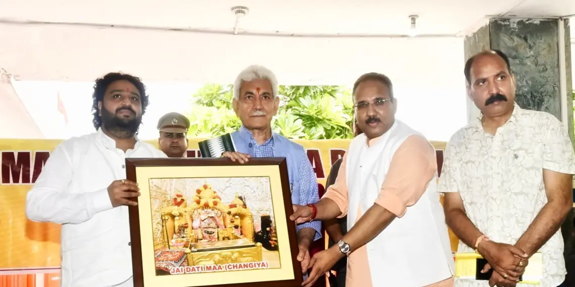Lieutenant Governor pays obeisance at Daati Maa Dev Sthan in border village of Changiya, Arnia Jammu