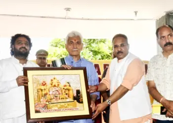 Lieutenant Governor pays obeisance at Daati Maa Dev Sthan in border village of Changiya, Arnia Jammu